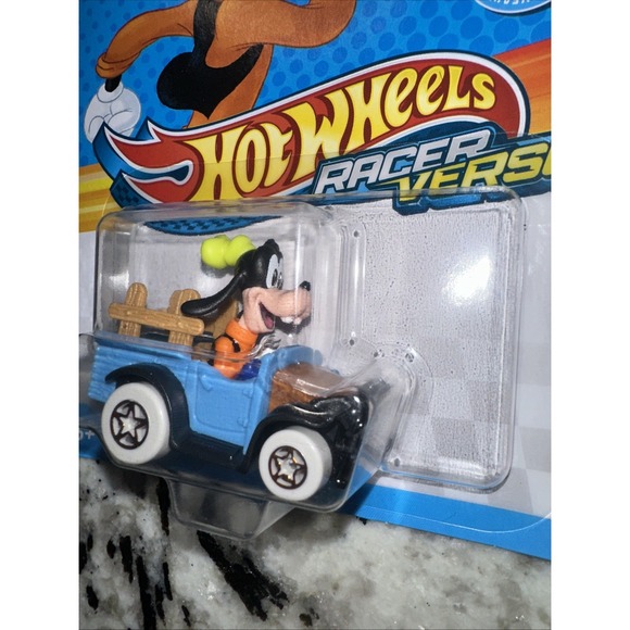 2025 Hot Wheels Racer Verse Disney Mickey and Friends "GOOFY" NEW IN HAND - Picture 2 of 5